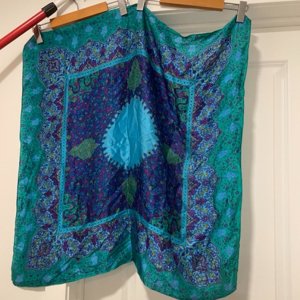 Scarf with pattern - green and blue